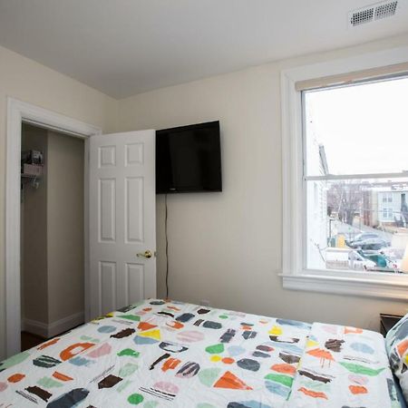 3-Min Walk To Petworth Metro Station ;10 Mins To Convention Center: Private Cozy And Quiet Bedroom And Bathroom Washington Bagian luar foto