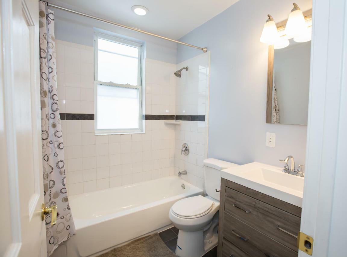 3-Min Walk To Petworth Metro Station ;10 Mins To Convention Center: Private Cozy And Quiet Bedroom And Bathroom Washington Bagian luar foto